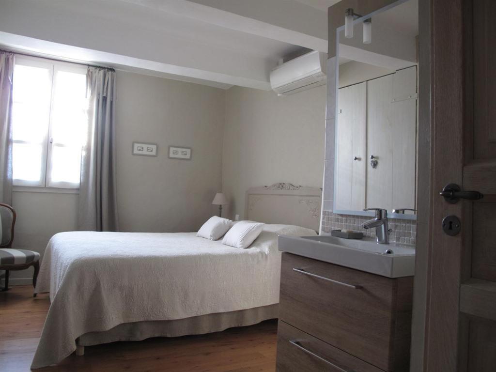 Le Mas De L'Olivier Hotel Loriol-du-Comtat Luaran gambar