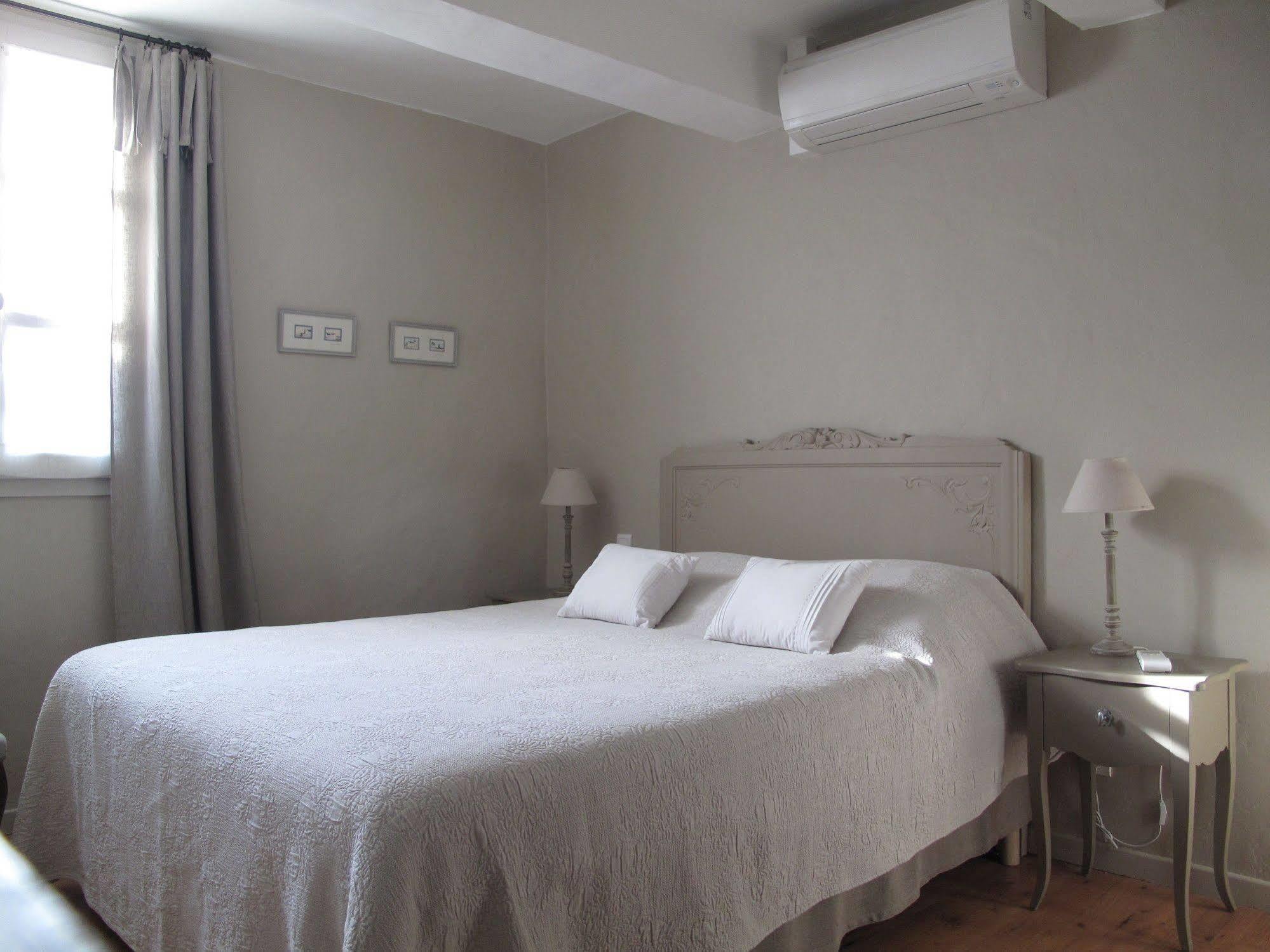 Le Mas De L'Olivier Hotel Loriol-du-Comtat Luaran gambar