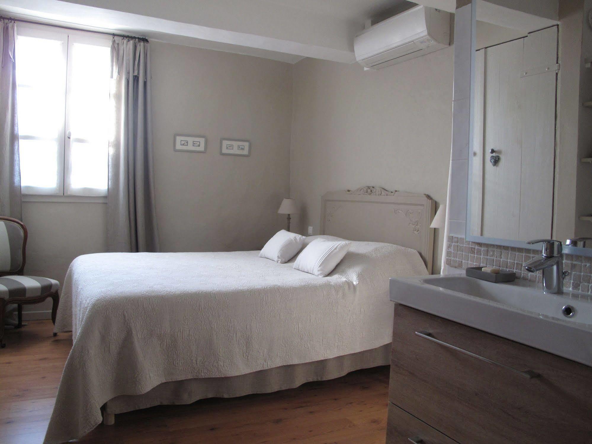 Le Mas De L'Olivier Hotel Loriol-du-Comtat Luaran gambar